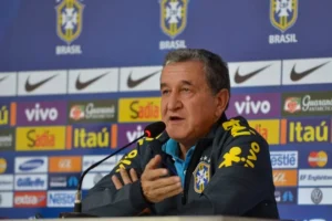 916163-parreira_coletiva_copa-2014
