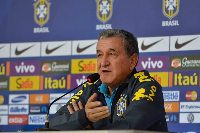 916163-parreira_coletiva_copa-2014